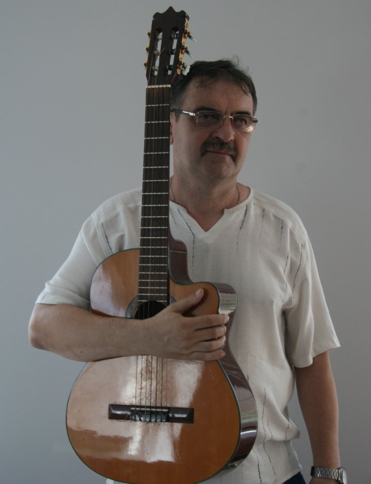 Петров Игорь Владимирович - преподаватель отделения гитары