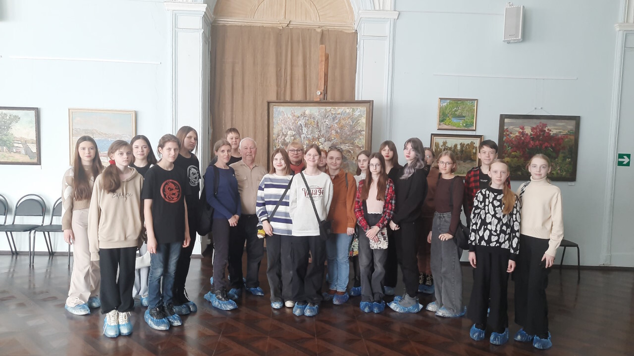 Учащиеся и преподаватели отделения изобразительного искусства посетили творческую встречу с А.П. Котовым