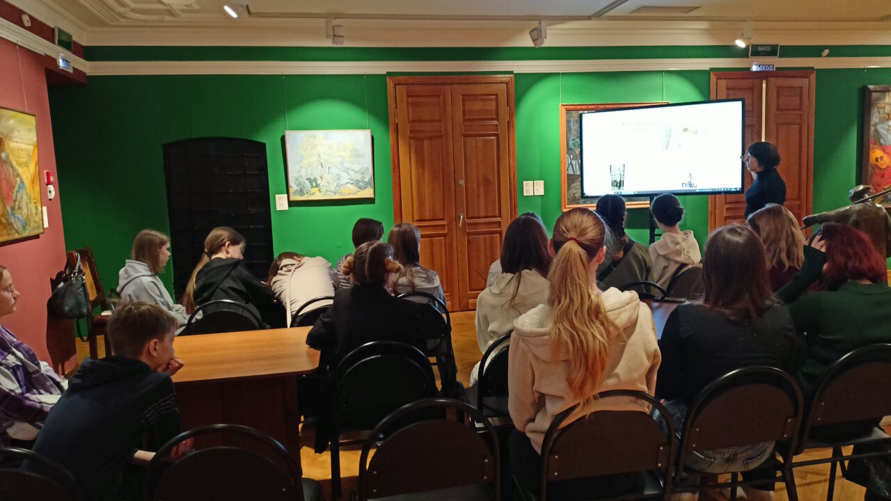 Учащиеся отделения Изобразительного искусства посетили лекцию Метелевой Н.Ф. в Энгельсской картинной галерее